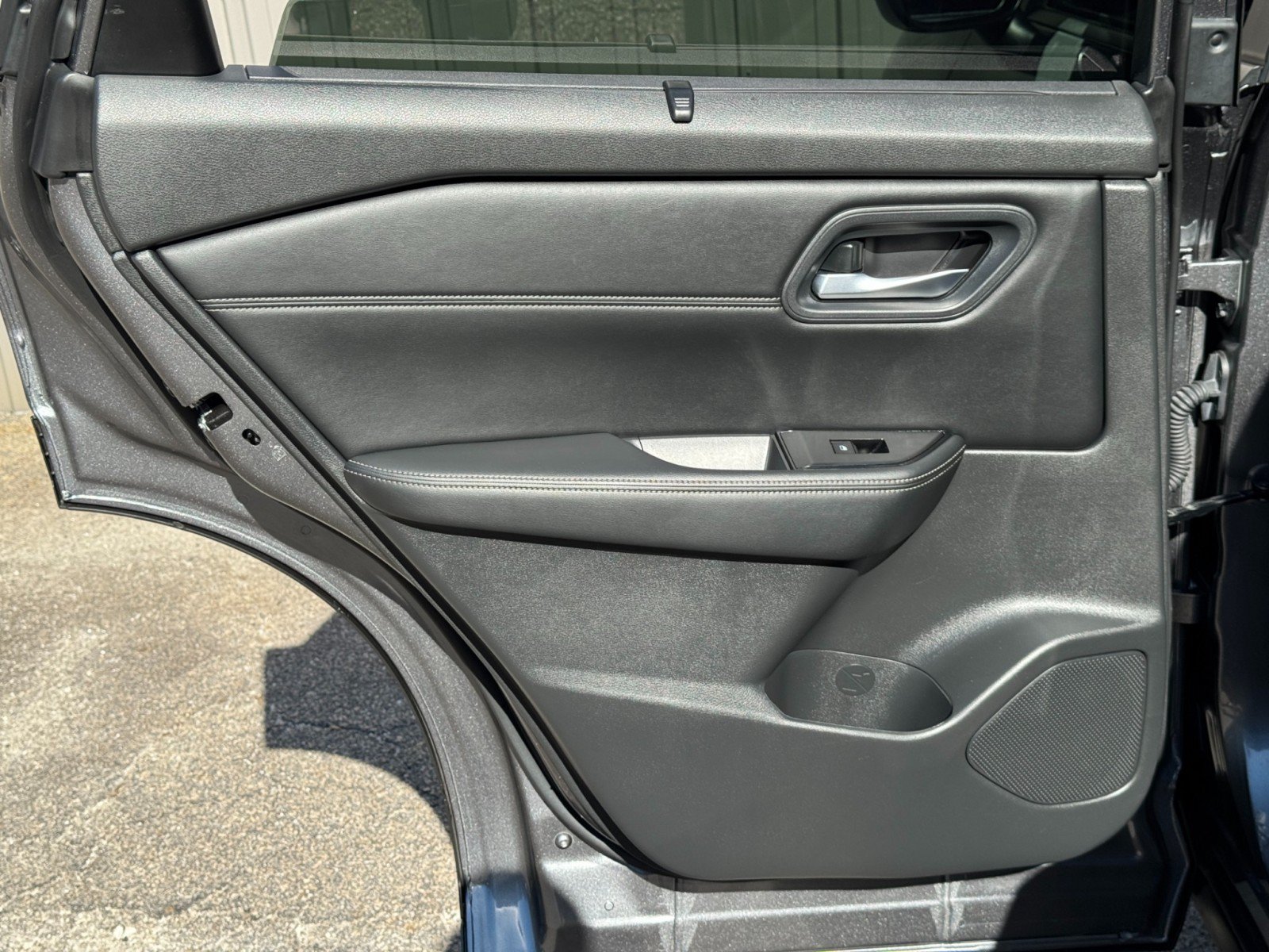 Used 2024 Nissan Rogue SV w/ SV Premium Package FWD image 38