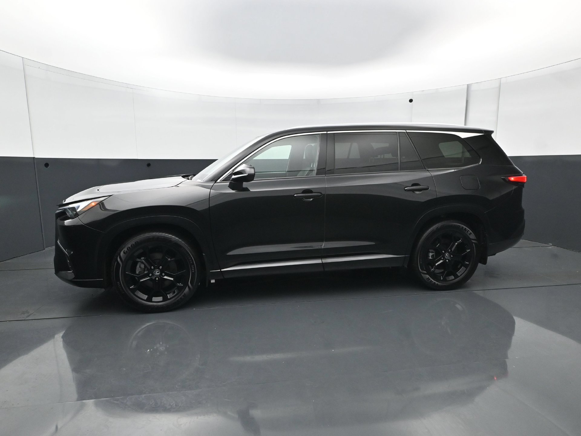 Used 2024 Lexus TX 350 AWD image 2