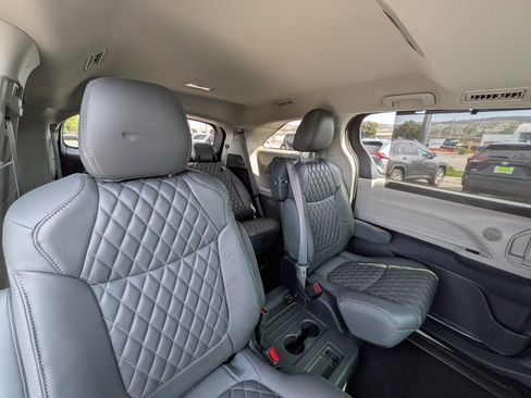 Used 2023 Toyota Sienna XLE image 19