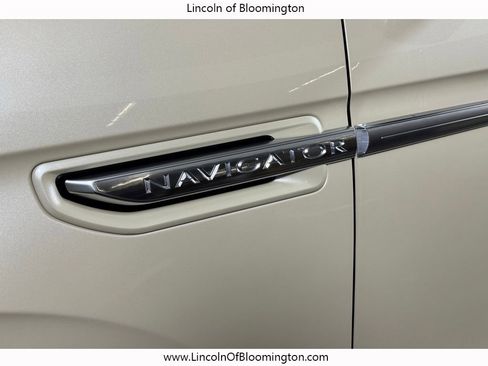 Used 2018 Lincoln Navigator Reserve w/ Technology Package image 16
