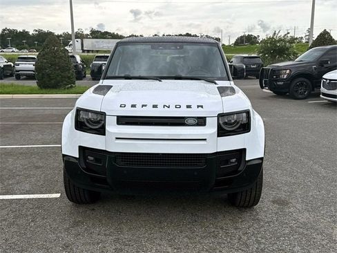 New 2025 Land Rover Defender 130 X-Dynamic SE image 10