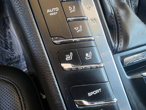 Used 2020 Porsche Macan AWD/4WD image 32