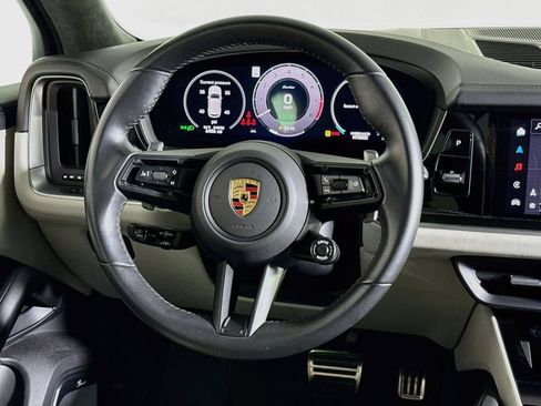 Certified 2024 Porsche Cayenne Turbo AWD/4WD image 17