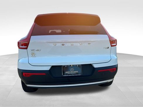 Used 2020 Volvo XC40 T5 Momentum image 4
