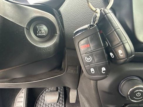 Used 2022 Jeep Renegade Latitude w/ Convenience Group AWD/4WD image 30