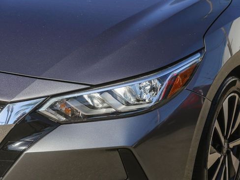 Used 2022 Nissan Sentra SV w/ SV Premium Package FWD image 4