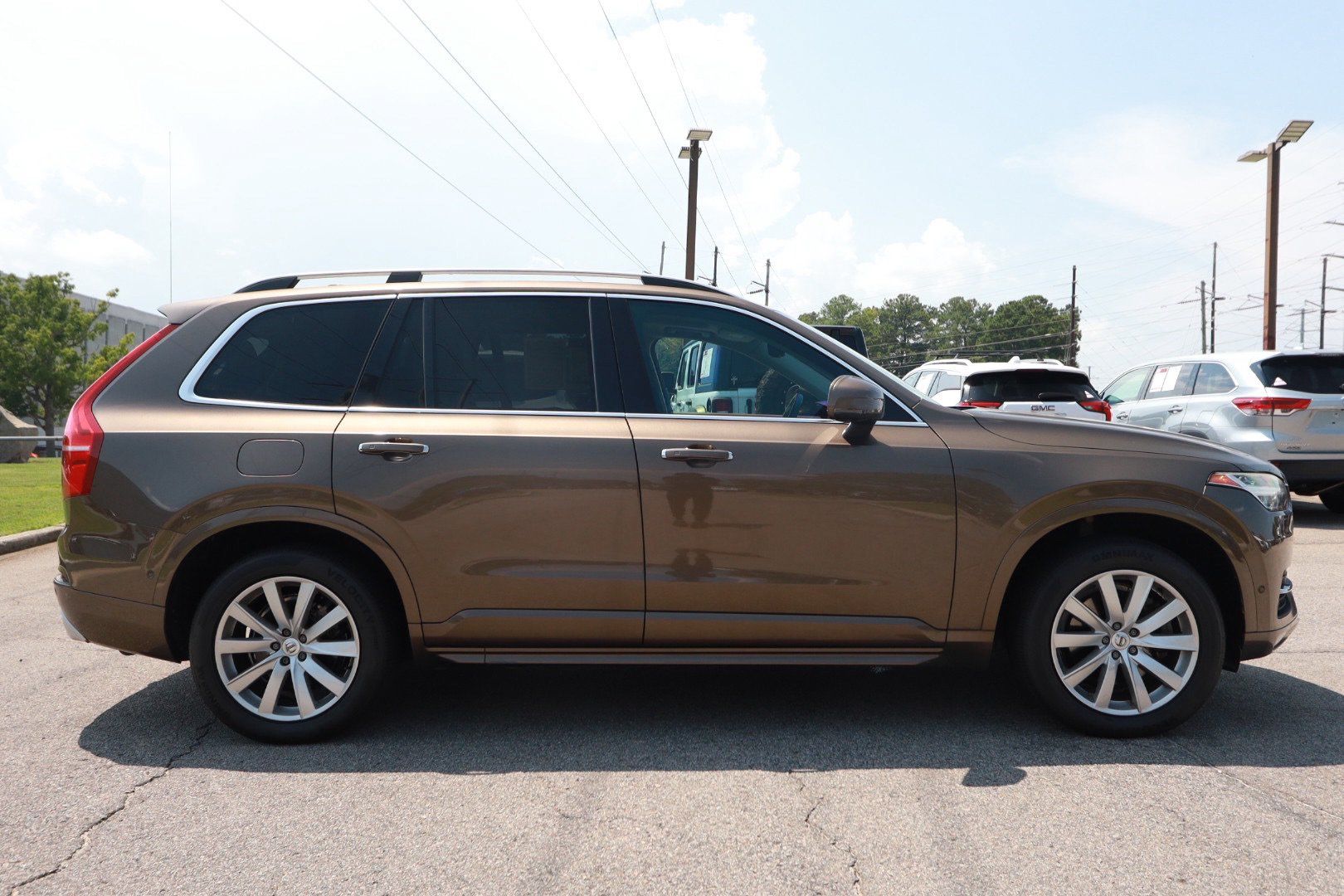 Used 2017 Volvo XC90 T6 Momentum w/ Vision Package AWD/4WD image 6