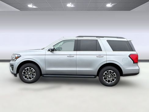 Used 2024 Ford Expedition XLT AWD/4WD image 2