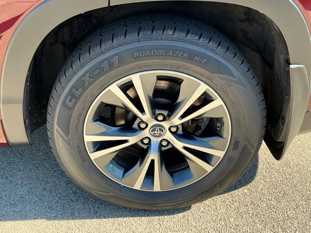 Used 2016 Toyota Highlander XLE AWD/4WD image 5