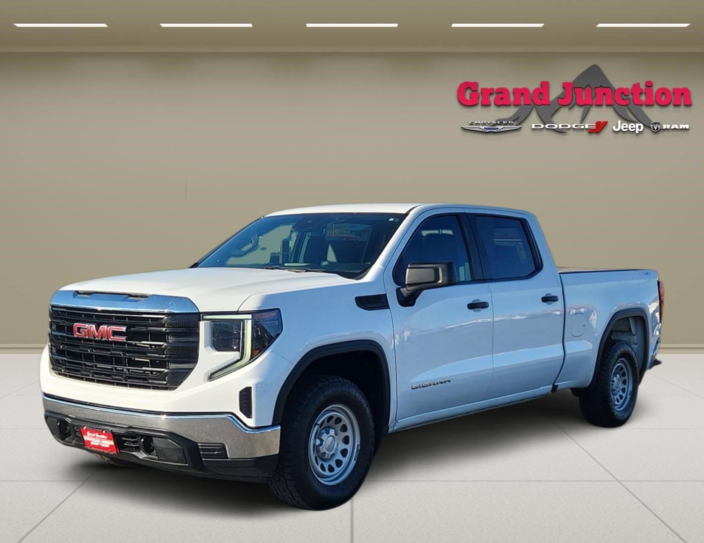 Used 2022 GMC Sierra 1500 Pro w/ Pro Value Package AWD/4WD image 3