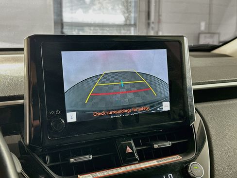 Used 2025 Toyota Corolla Cross XLE FWD image 23