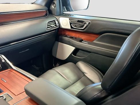 Used 2024 Lincoln Navigator Reserve AWD/4WD image 25