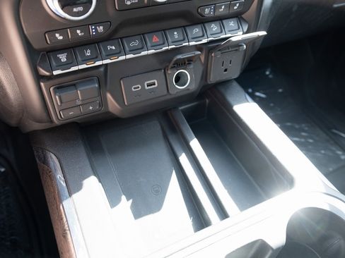 Used 2023 GMC Sierra 3500 Denali w/ Denali Black Diamond Edition image 4