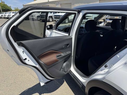 Used 2019 Nissan Kicks SR FWD image 21