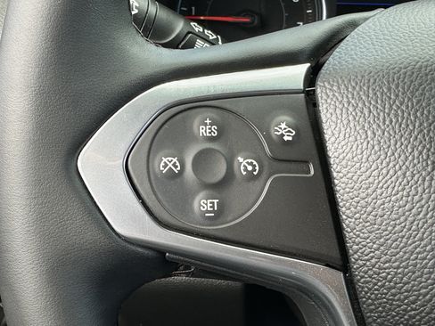 Used 2023 Chevrolet Traverse LT FWD image 23