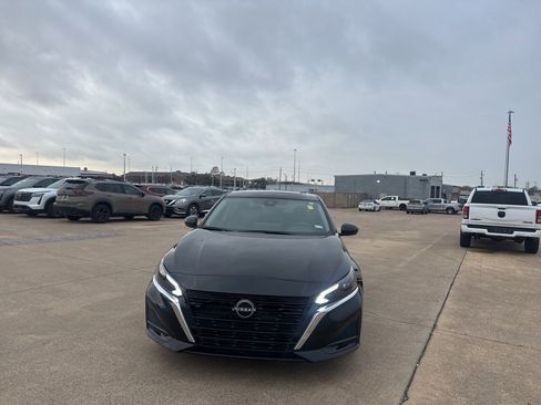 Certified 2023 Nissan Altima 2.5 SV w/ SV Premium Package image 5