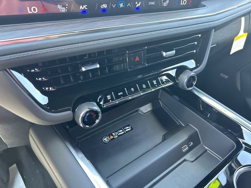 New 2026 Chevrolet Suburban LT w/ Comfort Package AWD/4WD image 29