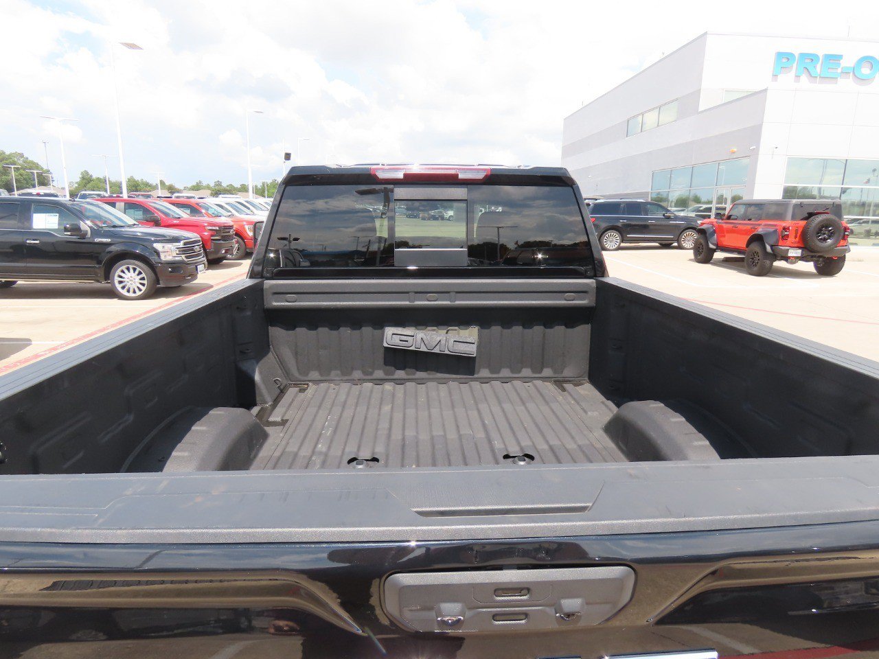 Used 2022 GMC Sierra 2500 SLE w/ SLE Value Package; AWD/4WD image 14