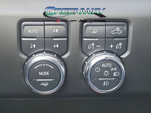 Used 2024 GMC Sierra 3500 Denali image 17