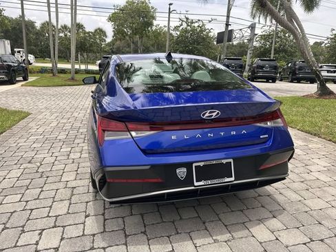 Used 2025 Hyundai Elantra Limited FWD image 35