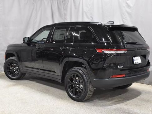 New 2025 Jeep Grand Cherokee Altitude image 6