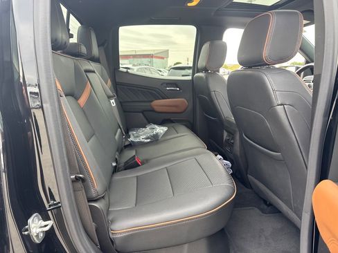 Used 2024 GMC Canyon AT4 w/ AT4 Premium Package AWD/4WD image 13