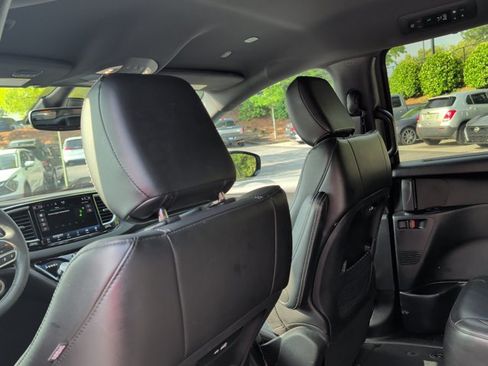 Used 2025 Chrysler Pacifica Select FWD image 16