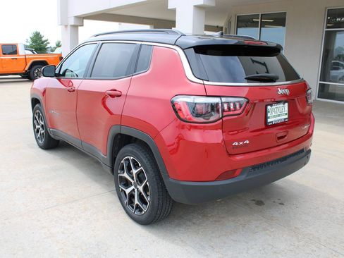Certified 2025 Jeep Compass Limited AWD/4WD image 9