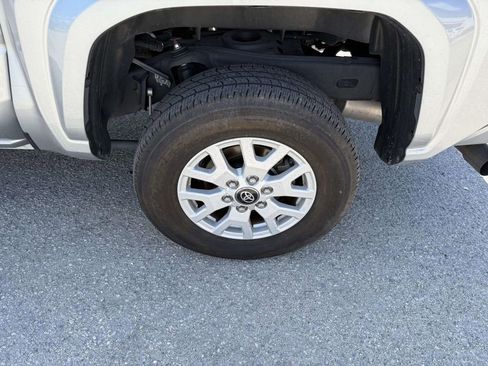 Used 2024 Toyota Tacoma SR5 AWD/4WD image 10