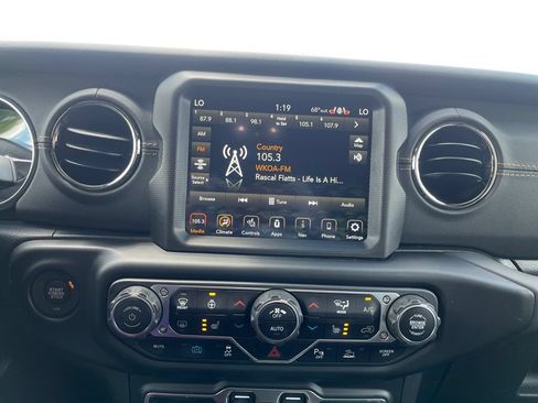 Used 2022 Jeep Wrangler Unlimited Sahara AWD/4WD image 14
