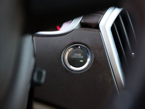 Used 2010 Cadillac SRX Luxury image 29