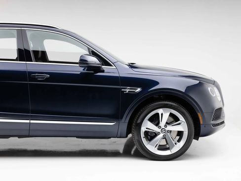 Used 2019 Bentley Bentayga AWD/4WD image 23