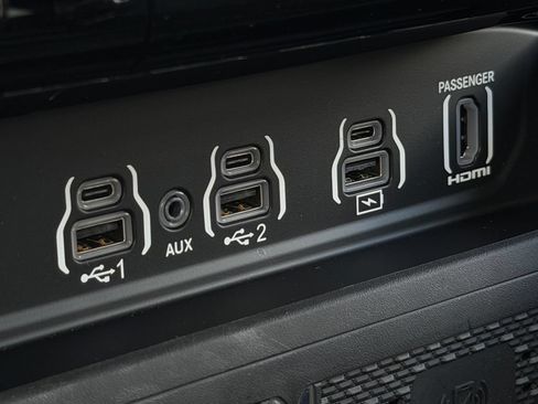 Used 2025 RAM 3500 Limited AWD/4WD image 13