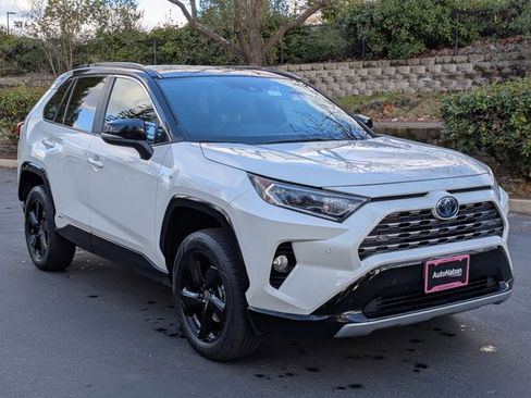 Used 2021 Toyota RAV4 XSE image 3