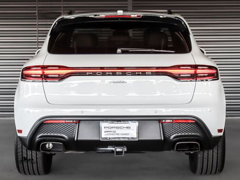Certified 2025 Porsche Macan image 9