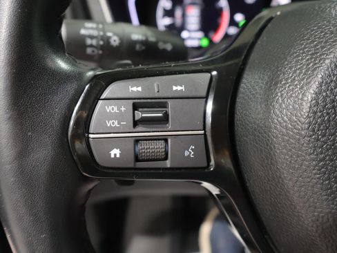Used 2025 Honda Pilot EX-L image 37