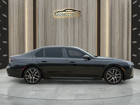 Used 2025 BMW 740i xDrive w/ Premium Package AWD/4WD image 12