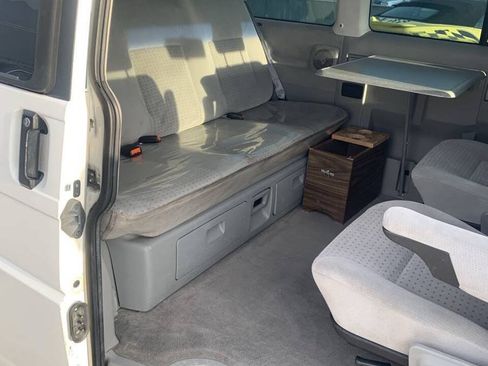 Used 2002 Volkswagen Eurovan MV FWD image 17