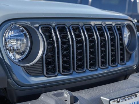 New 2025 Jeep Gladiator Sport w/ Premium Package image 10