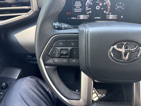 Used 2025 Toyota Tundra Limited AWD/4WD image 19