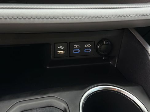 Used 2022 Toyota Highlander XLE AWD/4WD image 31