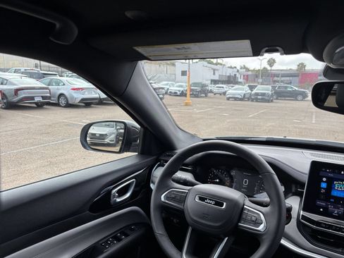 Used 2025 Jeep Compass Limited AWD/4WD image 34