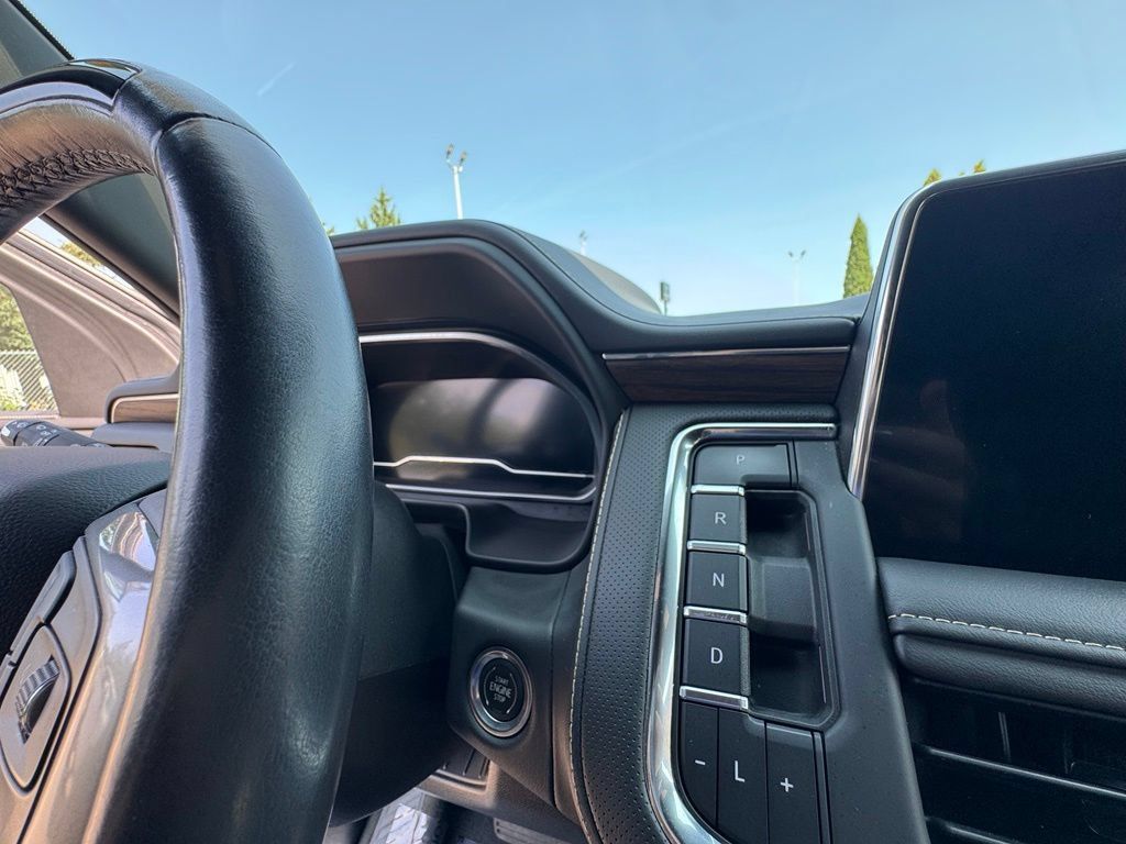 Used 2023 Chevrolet Tahoe Premier w/ Advanced Technology Package AWD/4WD image 23