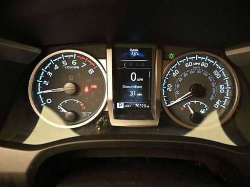 Used 2021 Toyota Tacoma SR5 AWD/4WD image 7