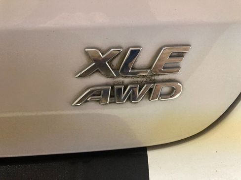 Used 2014 Toyota Sienna XLE image 12