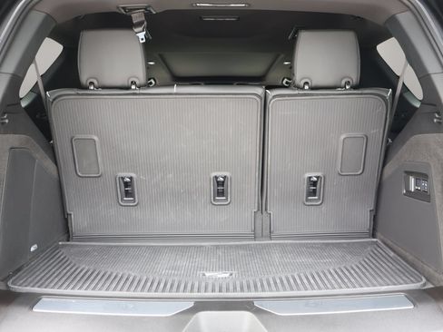 Certified 2025 Cadillac Escalade Premium Luxury AWD/4WD image 18