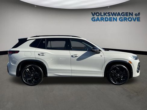 New 2026 Volkswagen Tiguan SE R-Line FWD image 8