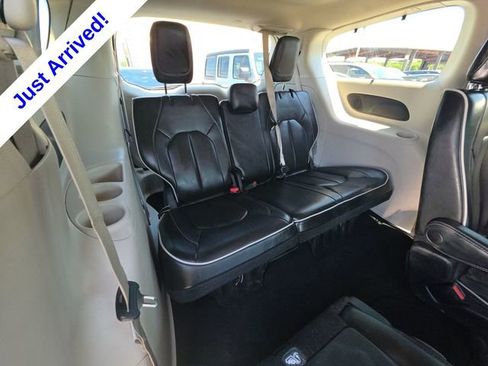 Used 2023 Chrysler Pacifica Limited FWD image 10