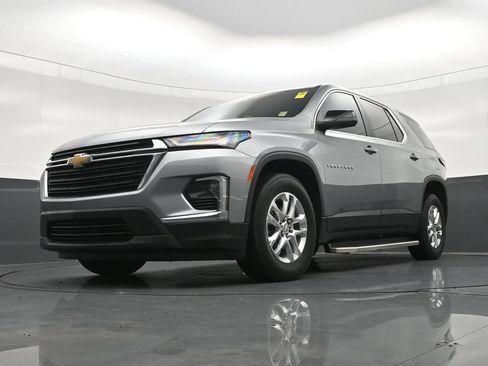 Used 2023 Chevrolet Traverse LS FWD image 24