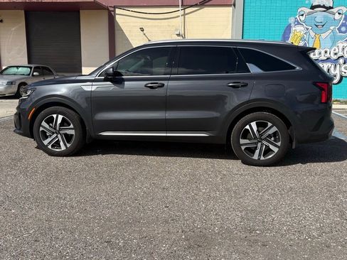 Used 2022 Kia Sorento EX w/ Panoramic Sunroof Package image 6